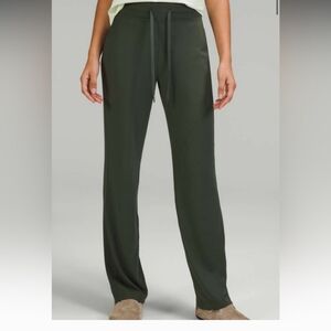Lululemon ready to rulu straight leg pants size 4